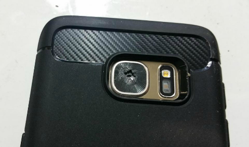 Samsung Galaxy S7 liên tiếp vỡ kính camera sau