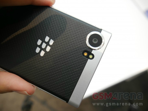 Lộ thông số camera sau của BlackBerry Mercury
