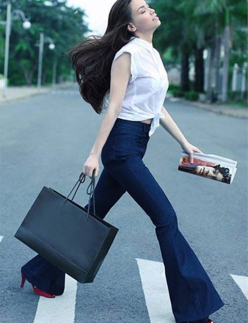 Cuộc cách tân đáng nể của jean ống loe và jean rách rưới - 5