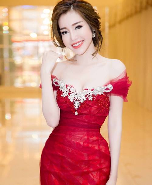 Elly Trần khiến fan ngỡ ngàng với ảnh gái quê thứ thiệt - 9
