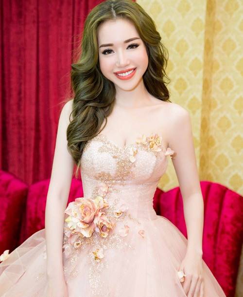Elly Trần khiến fan ngỡ ngàng với ảnh gái quê thứ thiệt - 13
