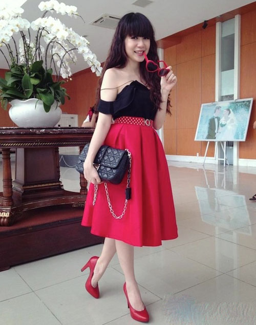 Vợ Lý Hải trông như gái 20 khi mặc xì-tin, eo ót thế này - 6