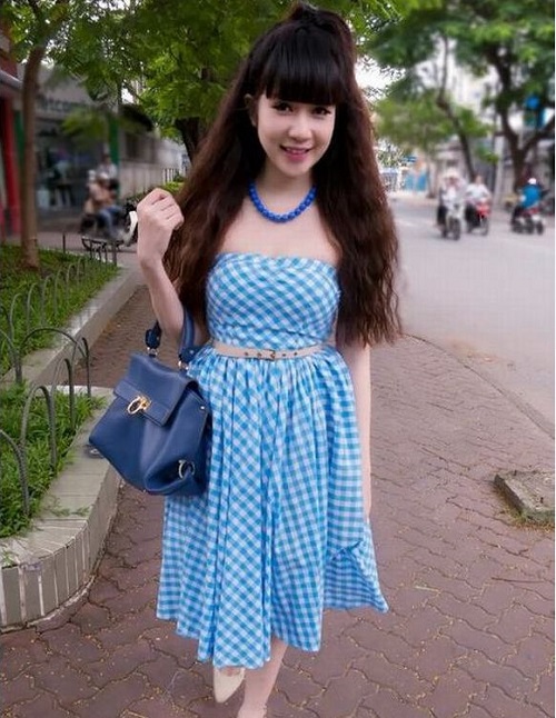 Vợ Lý Hải trông như gái 20 khi mặc xì-tin, eo ót thế này - 7