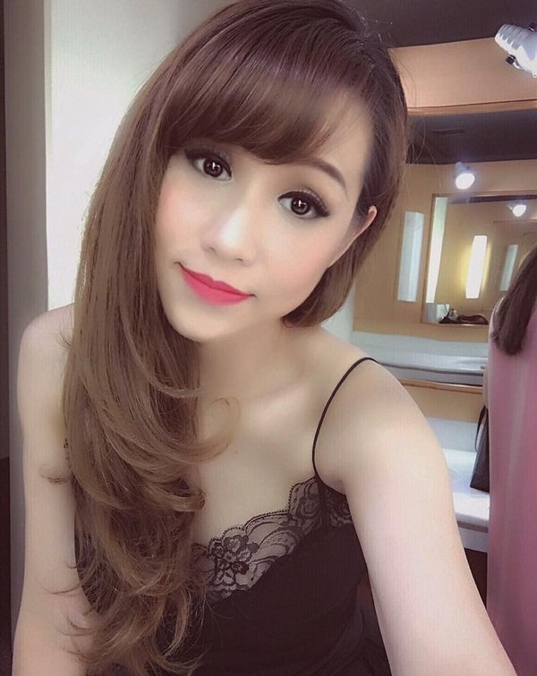 BTV vừa "hết duyên" với Chuyển động 24h mặc quá sexy - 1