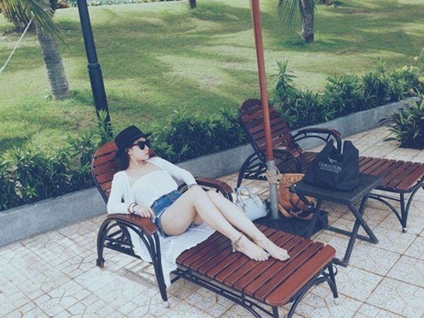 BTV vừa "hết duyên" với Chuyển động 24h mặc quá sexy - 6