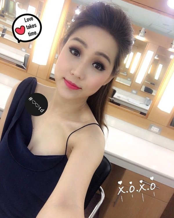 BTV vừa "hết duyên" với Chuyển động 24h mặc quá sexy - 9