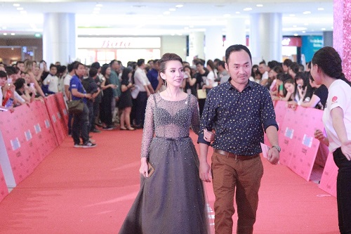 "Mắt tròn mắt dẹt" vì vẻ gợi cảm đời thường của hoa hậu hài Thu Trang - 7