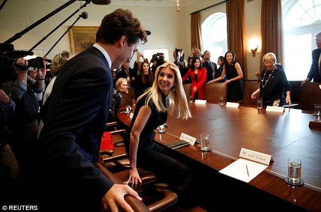 Con gái Trump &#34;bỏ rơi&#34; bố đi với Thủ tướng Canada đẹp trai - 4