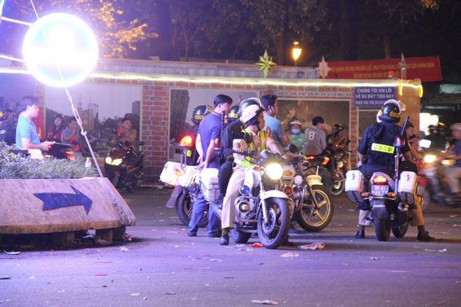 U23 Việt Nam vào chung kết, người SG ăn mừng xuyên đêm - 17