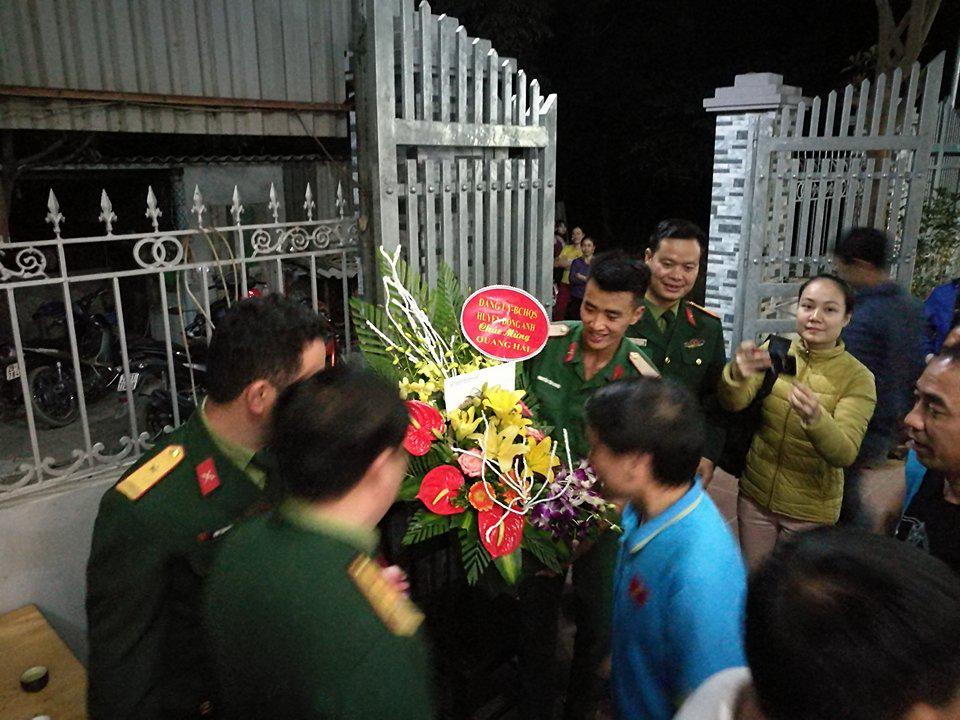 Bố "siêu nhân" Quang Hải: “Tôi thức đến 3 giờ sáng để tiếp người hâm mộ” - 4