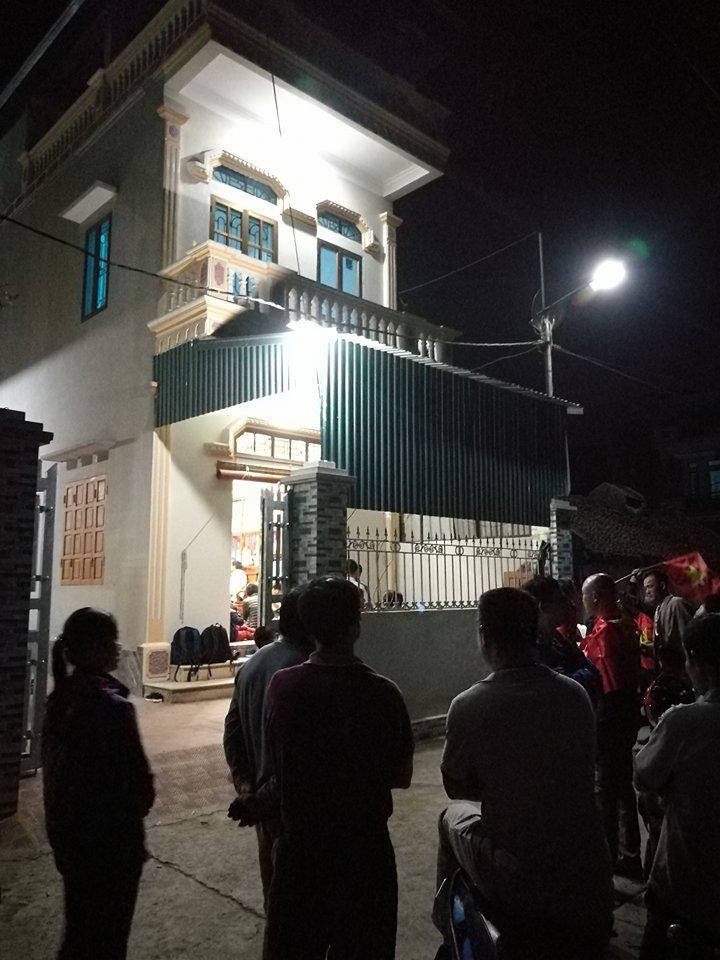 Bố "siêu nhân" Quang Hải: “Tôi thức đến 3 giờ sáng để tiếp người hâm mộ” - 3