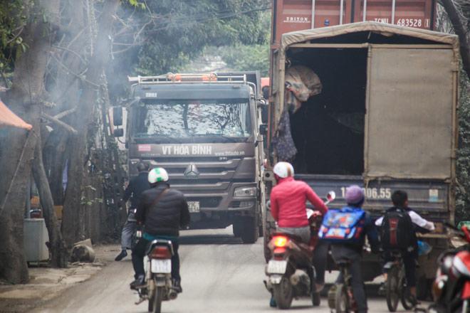 Kinh hoàng tuyến đường đi qua là muốn ho “rụng phổi” ở Hà Nội - 3
