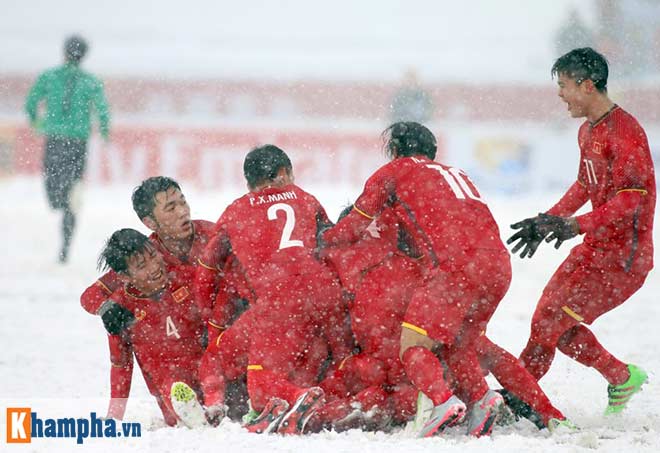 U23 Việt Nam & khoảnh khắc kỳ diệu chung kết châu Á: Ôm nhau trong mưa tuyết - 6