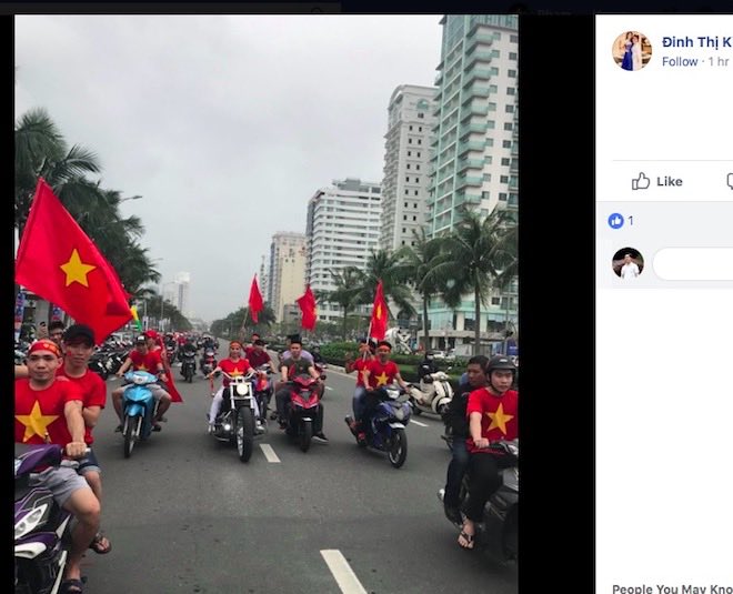 Dân mạng sôi sục chờ đón U23 Việt Nam về sân bay Nội Bài - 6