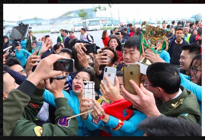 Hình ảnh U23 Việt Nam về nước ngập tràn Facebook - 10