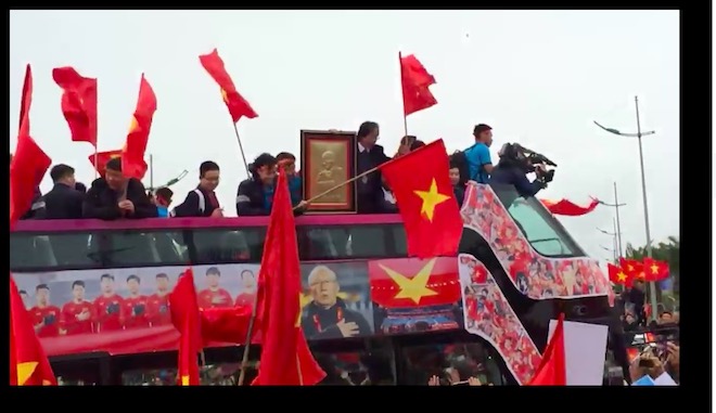 Hình ảnh U23 Việt Nam về nước ngập tràn Facebook - 14