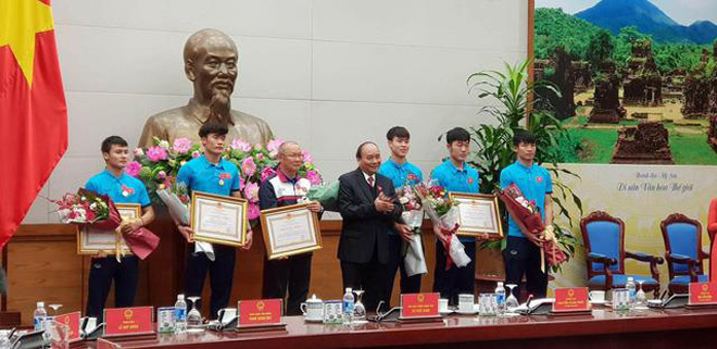 Thủ tướng gặp U23 Việt Nam: "Chưa bao giờ chờ đợi lâu đến thế" - 6