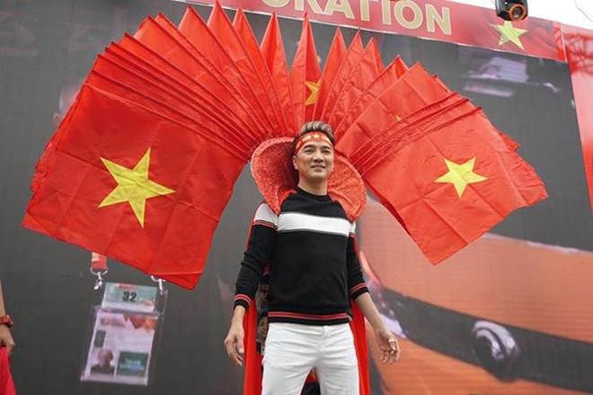 Mr. Đàm và Tùng Leo lời qua tiếng lại vì chiếc áo dành tặng đội tuyển U23 Việt Nam - 3