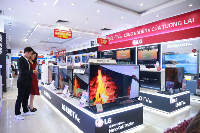 Thị trường TV 4K bùng nổ trước Tết - 1
