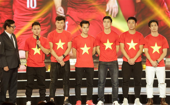 Tóc Tiên hờn giận vì chẳng đặt chụp ảnh với U23 Việt Nam - 2