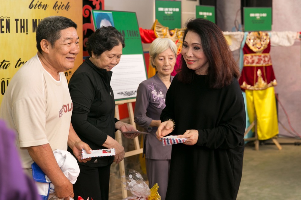 Huy Khánh chúc Tết và tặng quà nghệ sĩ ở Viện dưỡng lão - 5