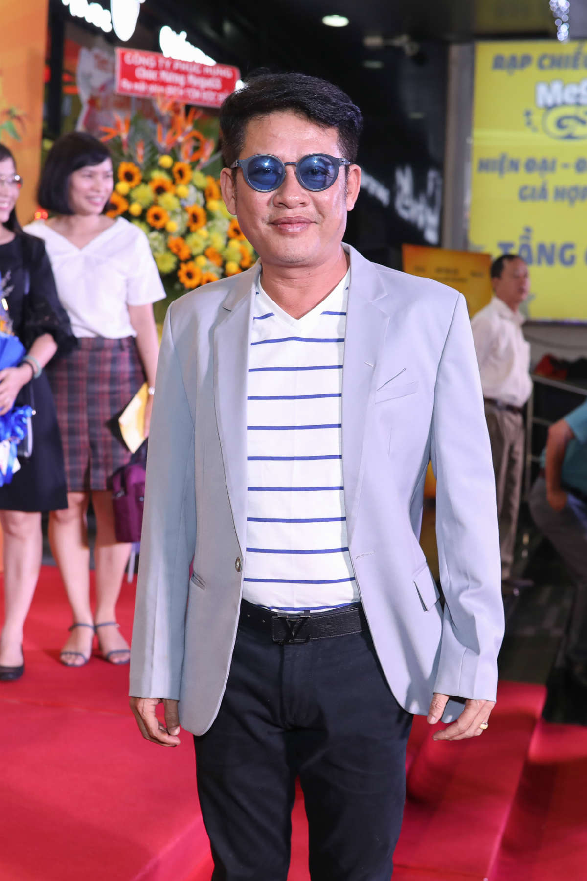 Hoài Linh xin lỗi vì mặc xuề xòa dự công chiếu phim Tết - 7