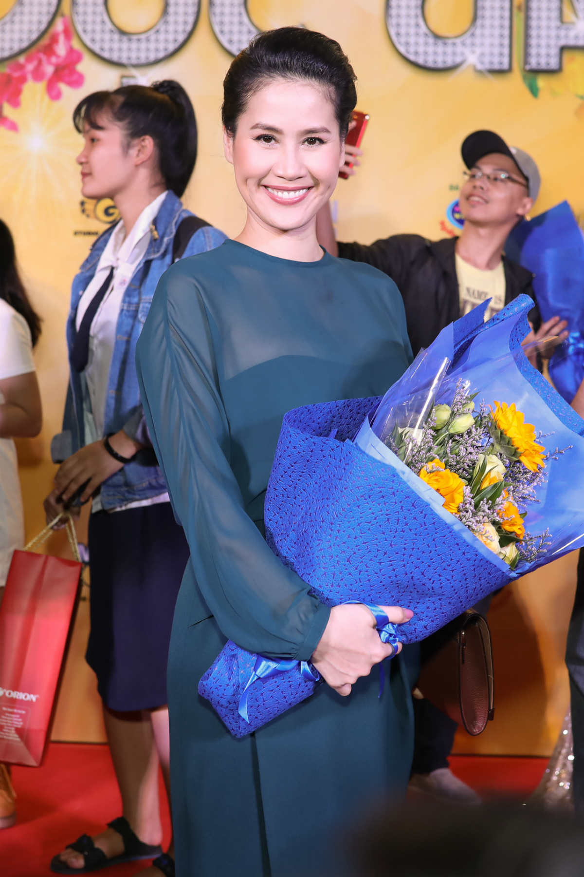 Hoài Linh xin lỗi vì mặc xuề xòa dự công chiếu phim Tết - 8