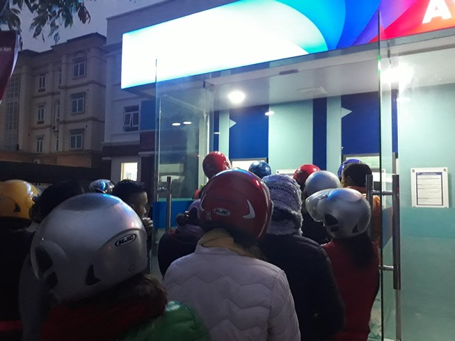 ATM quá tải, cãi lộn vì không rút được tiền tiêu Tết - 11