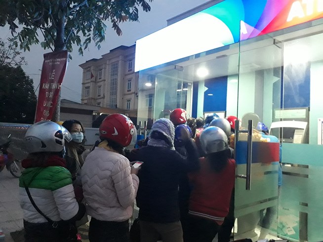 ATM quá tải, cãi lộn vì không rút được tiền tiêu Tết - 7