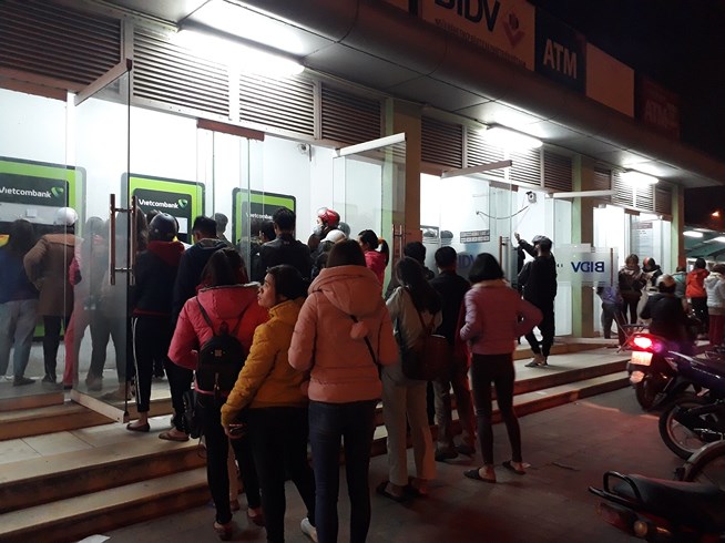 ATM quá tải, cãi lộn vì không rút được tiền tiêu Tết - 8