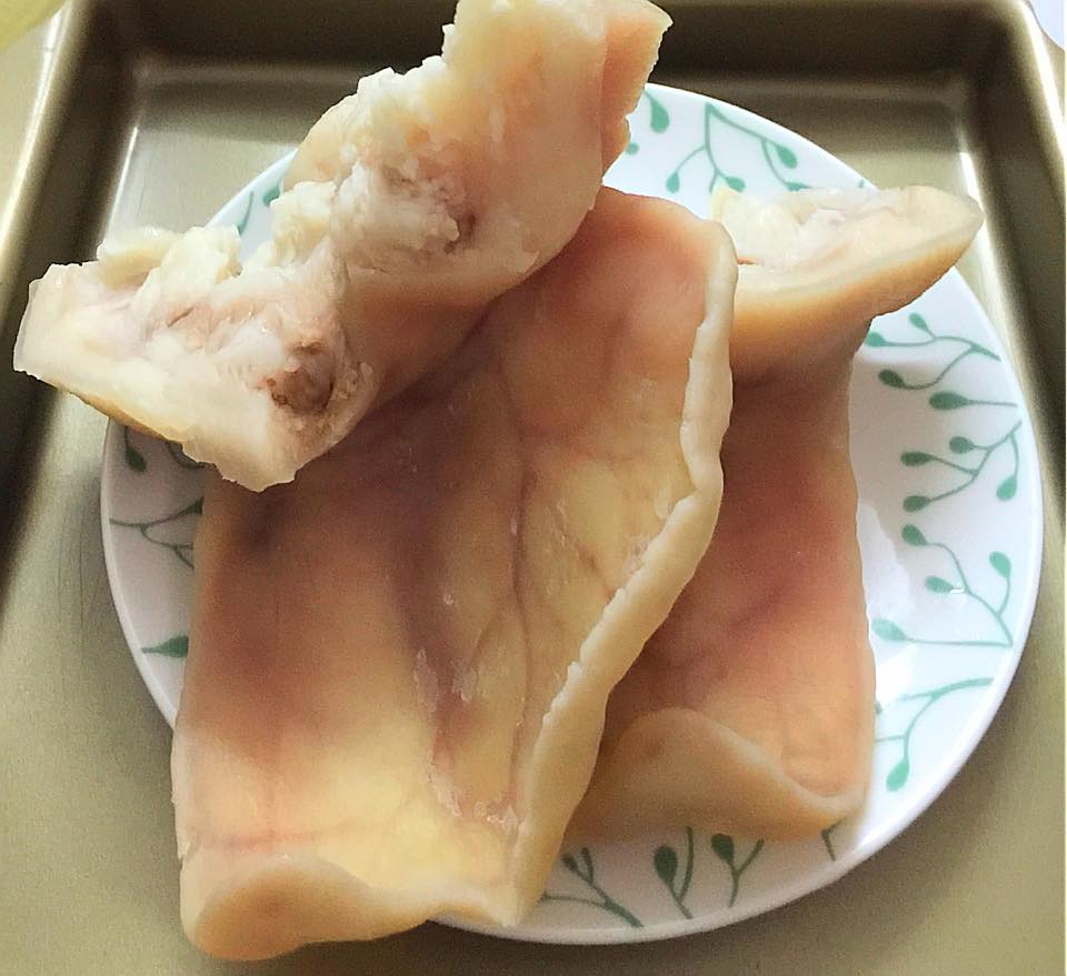 Tai heo chua ngọt giòn giòn cực hấp dẫn - 3