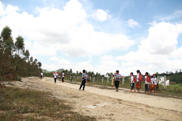 Lên “cổng trời” nuôi… con chữ - 3