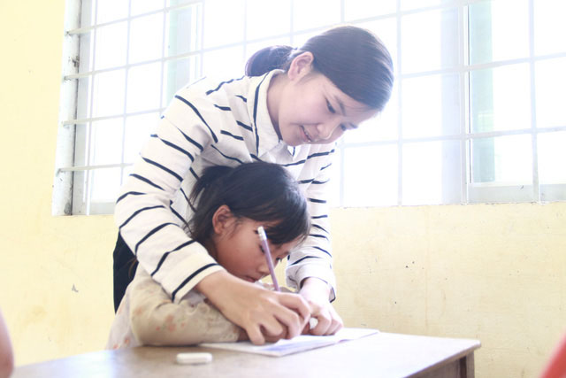 Lên “cổng trời” nuôi… con chữ - 4