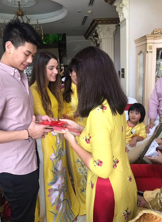 Gia đình Tăng Thanh Hà diện áo dài đón Tết - 7