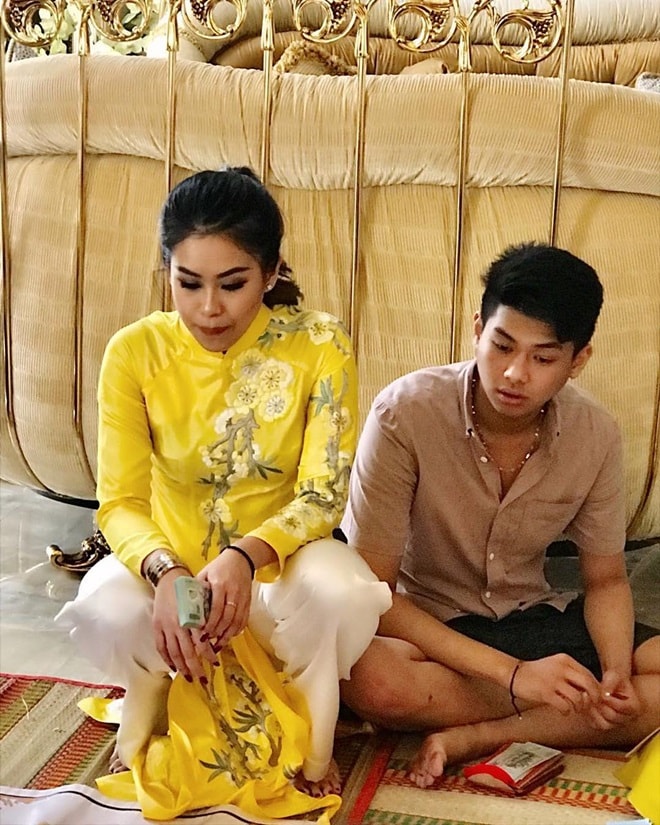 Gia đình Tăng Thanh Hà diện áo dài đón Tết - 9