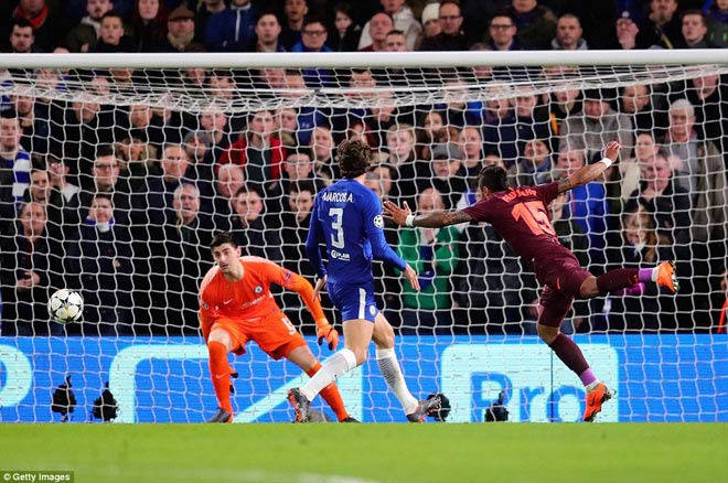 Messi khuất phục Chelsea: Siêu nhân phá "lời nguyền" - 3