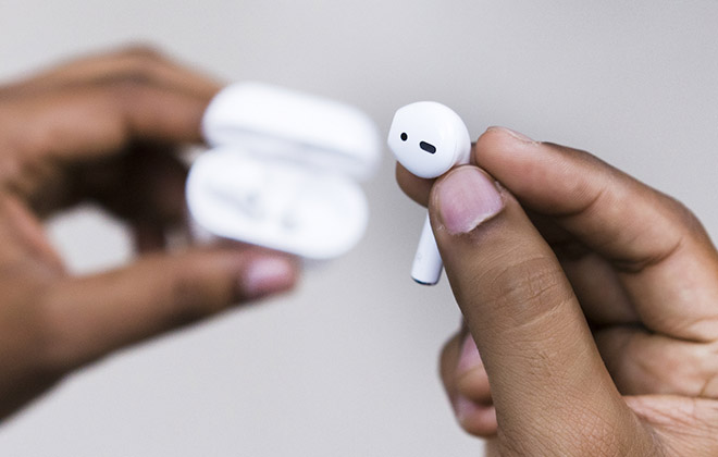 Tại sao tai nghe không dây AirPods của Apple có 3 lỗ nhỏ? - 1