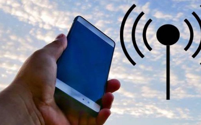 Tín hiệu điện thoại liệu có tốt hơn khi giơ máy lên cao? - 1