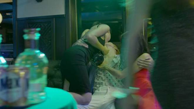 Những cảnh nóng gây tranh cãi gay gắt trên giờ vàng phim Việt - 11