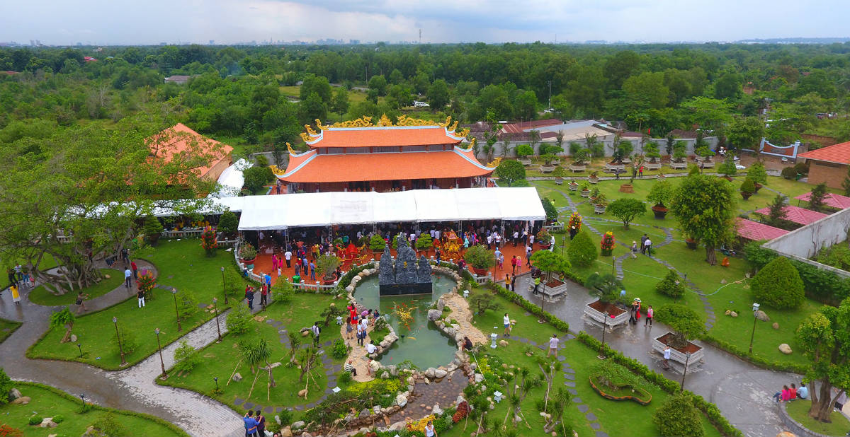 Tiết lộ lý do Hoài Linh không mở cửa đền thờ Tổ ngày Tết - 1