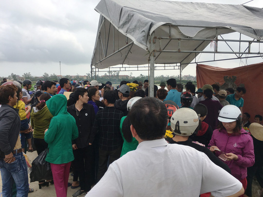 Xã cắt điện, tháo rạp thờ "rắn thần" ở Quảng Bình bị dân ngăn cản - 3