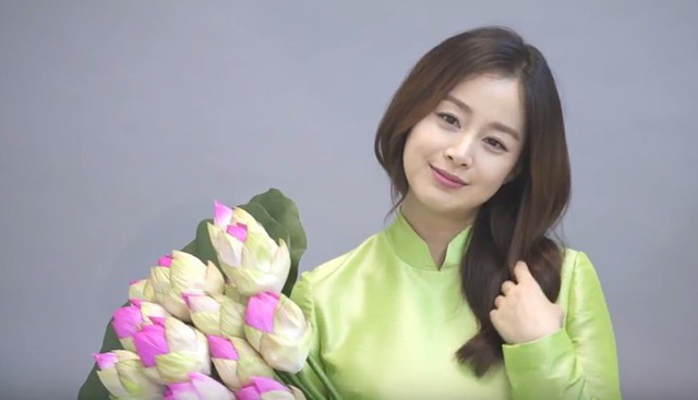 "Bà mẹ bỉm sữa" Kim Tae Hee đến Việt Nam sau thời gian nghỉ sinh - 1