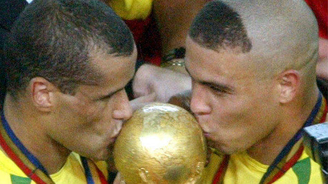 Neymar được siêu mẫu "thưởng nóng" trước khi lên bàn mổ - 4