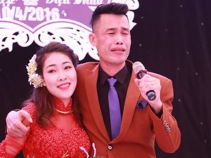 Hiệp Gà khóc nấc trong lễ cưới lần 3