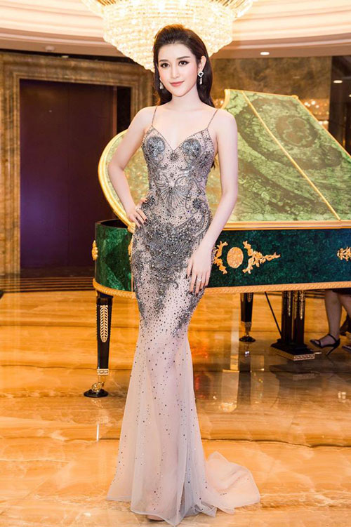 Đẹp tựa nữ thần, Huyền My lấn át dàn địch thủ cực "hot"? - 2