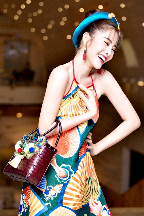 Vừa đăng quang, hoa hậu Việt này đã khoe trang sức bạc tỉ - 5