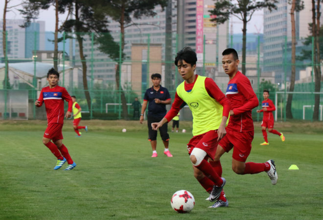 U20 Việt Nam: "Đàn em" Công Phượng băng chân tập cực sung - 5