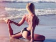 Thú mặc "mát mẻ" tập yoga của tiếp viên hàng không Đức