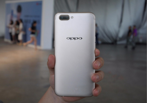 "Chuyên gia selfie" Oppo R11 đẹp không kém iPhone 7 Plus