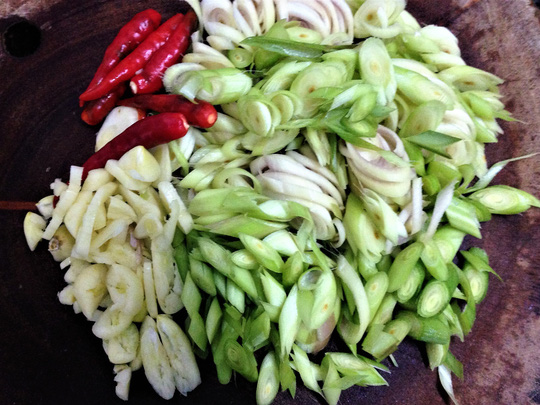 Giò heo kho sả ớt thơm nức, gọi chàng về ăn cơm - 3